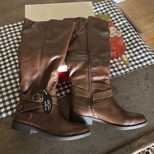 New with tags brown riding boots